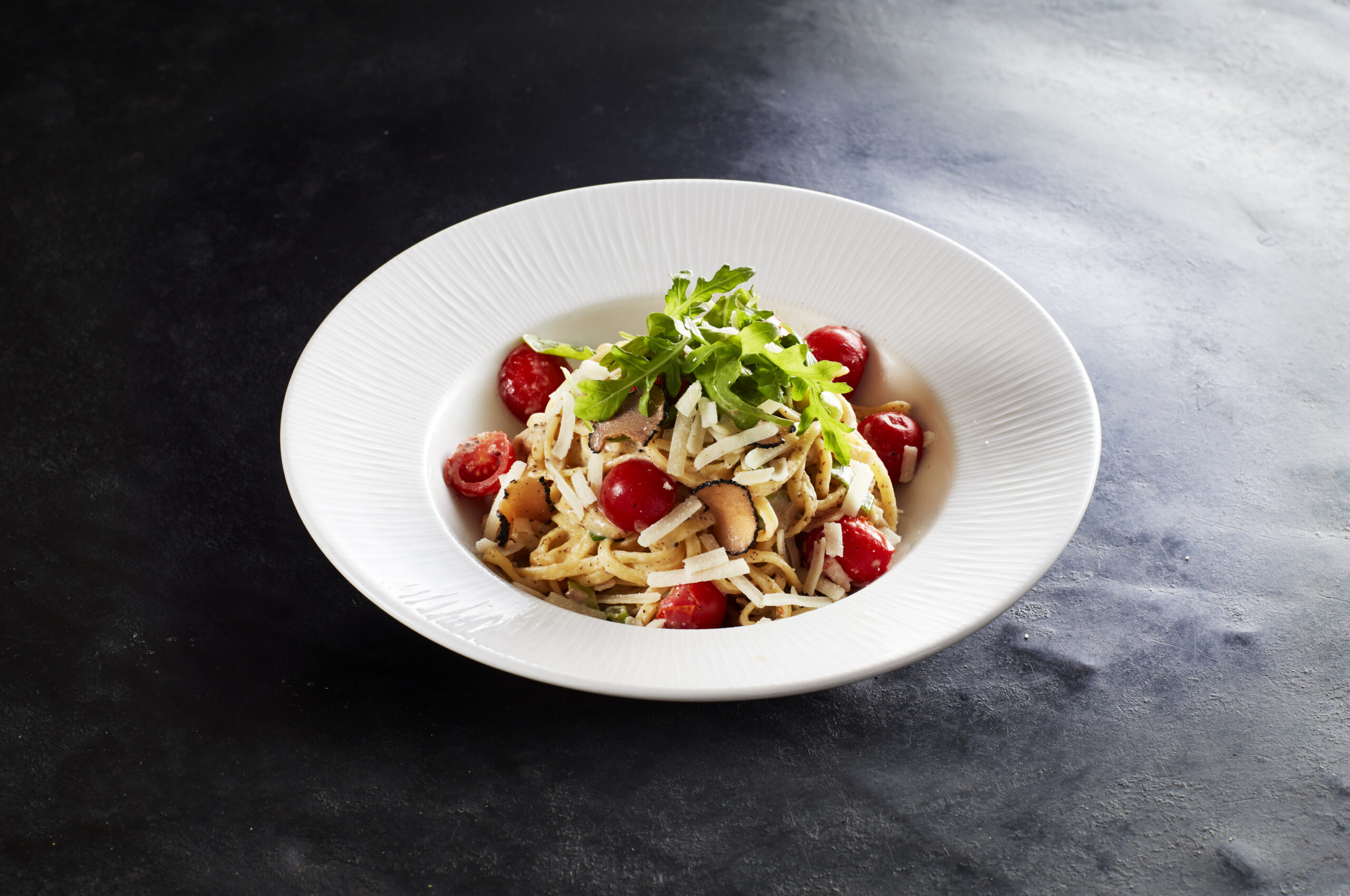 Fresh pasta with cherry tomatoes, parmesan and rocket